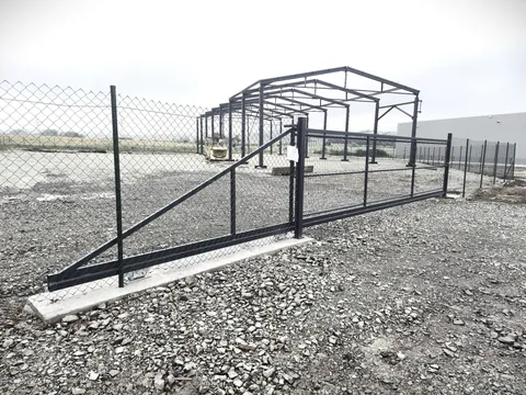 Priemyselný areál – konštrukcia a posuvná brána